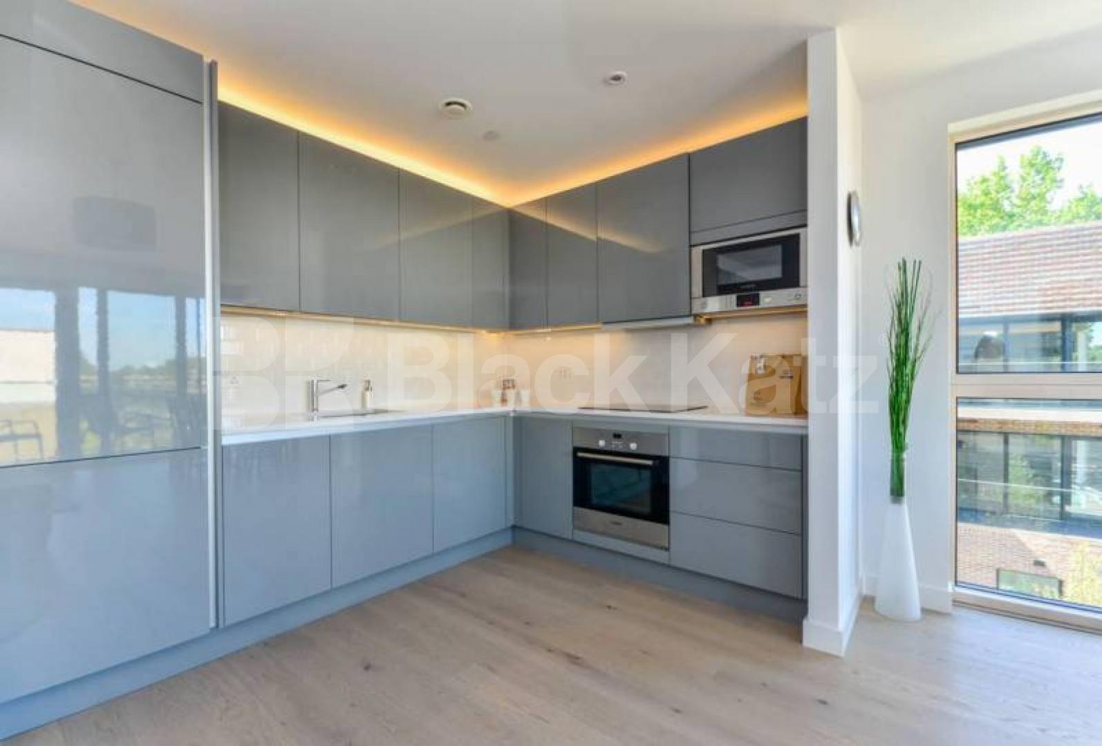 			NEW INSTRUCTION, 2 Bedroom, 1 bath, 1 reception Apartment			 Tyler Court. New Paragon Walk, Elephant and Castle